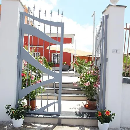 Frühstückspension Golden Mile 4*