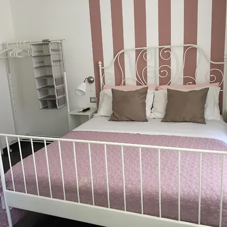 Golden Mile Bed & Breakfast 2*